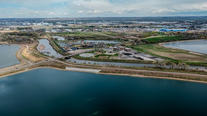 Water-treatment infrastructure served by magnesium products