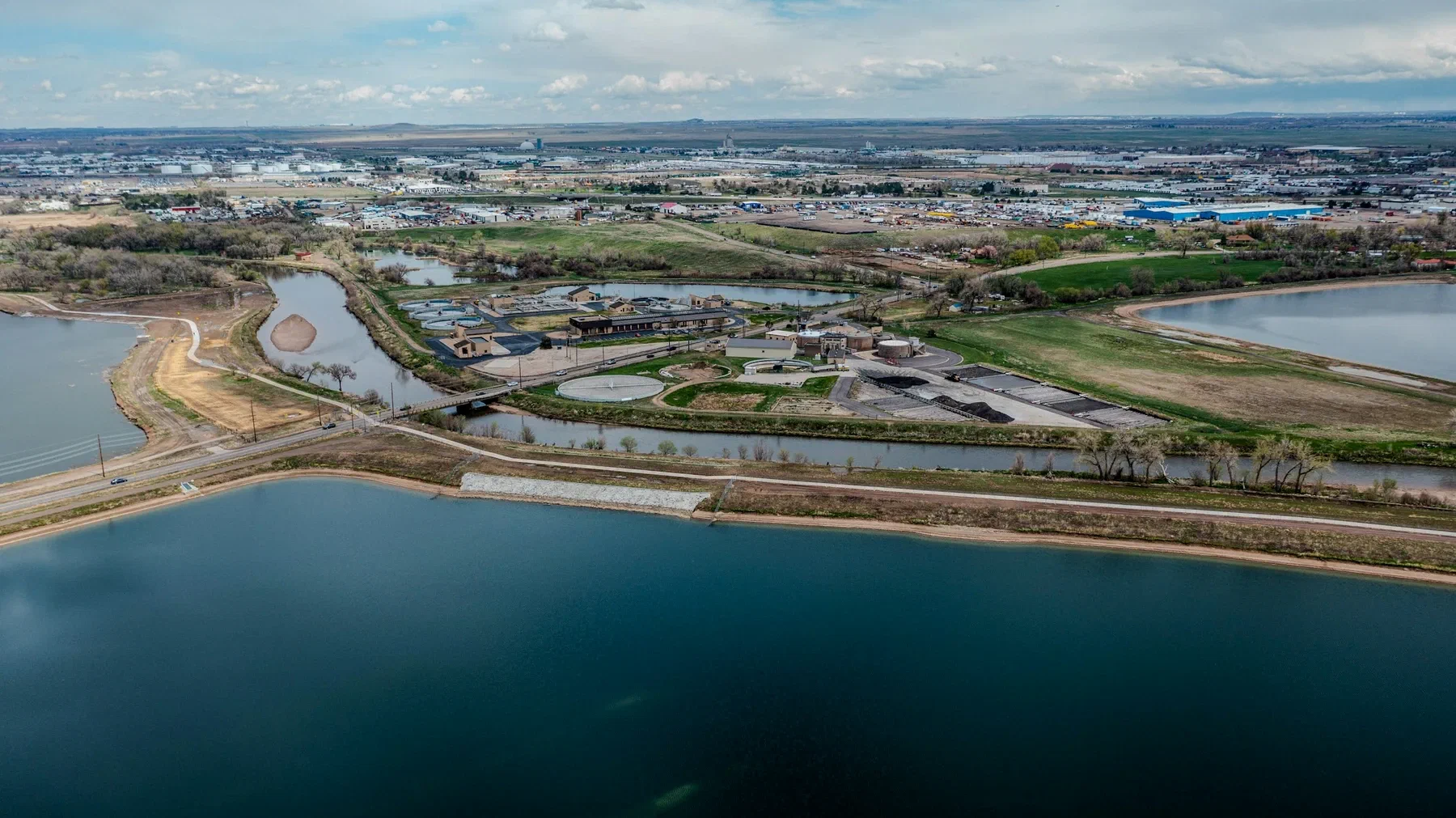 Water-treatment infrastructure served by magnesium products